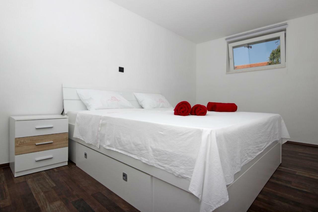 Apartments Natasa プーラ エクステリア 写真