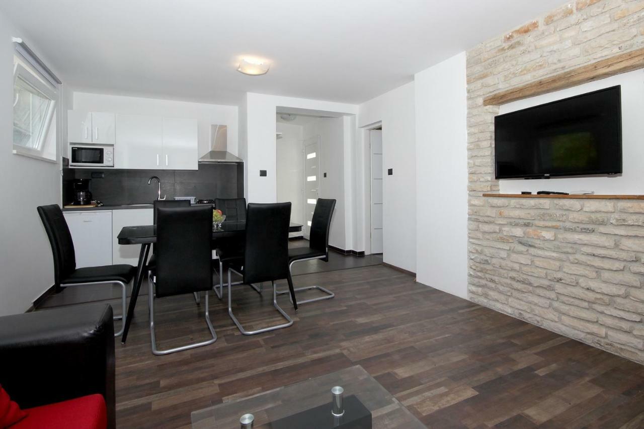 Apartments Natasa プーラ エクステリア 写真