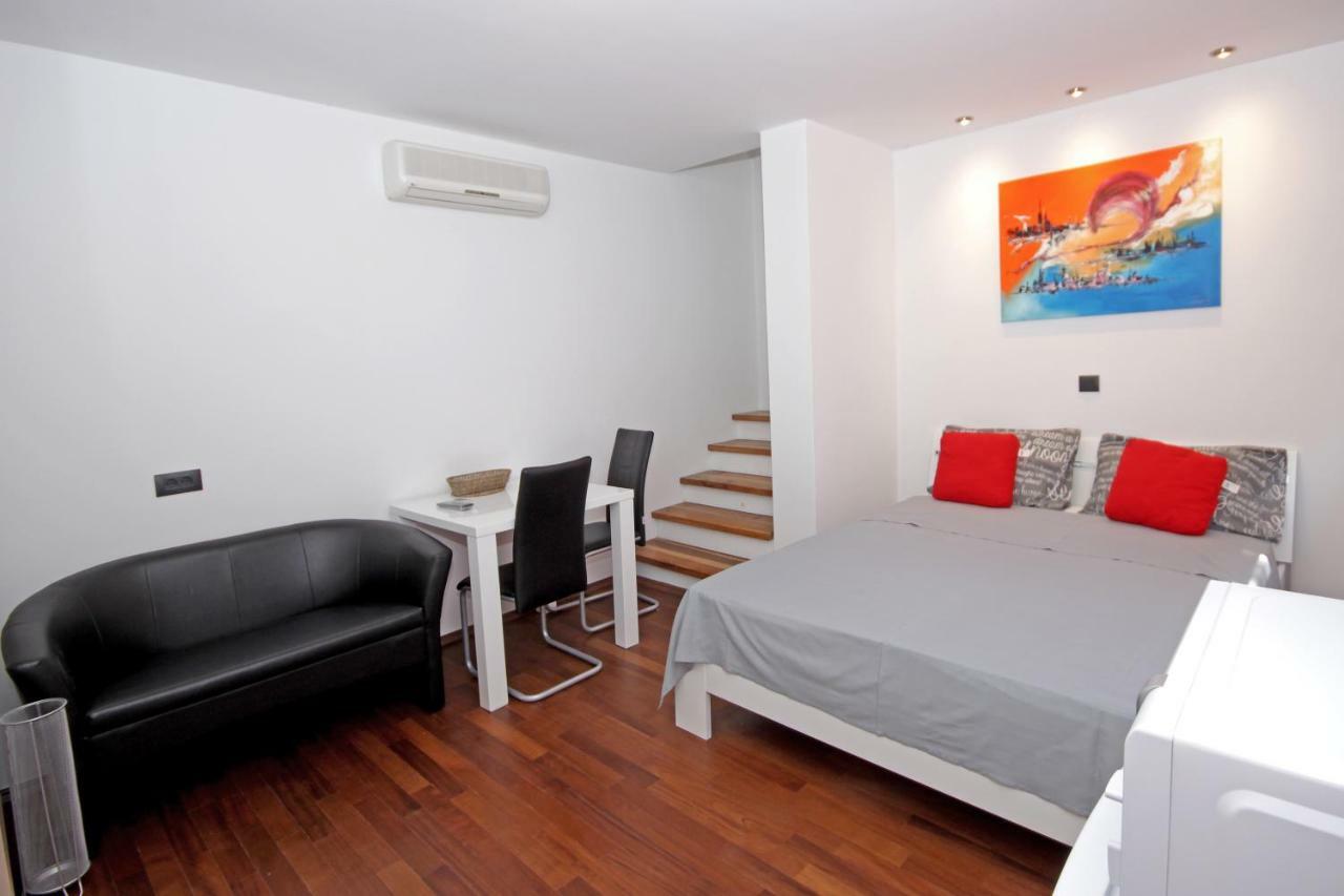 Apartments Natasa プーラ エクステリア 写真